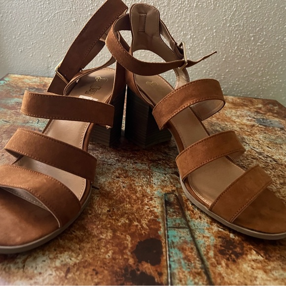 Size 12 Brown Strappy Block Heels - Picture 3 of 4